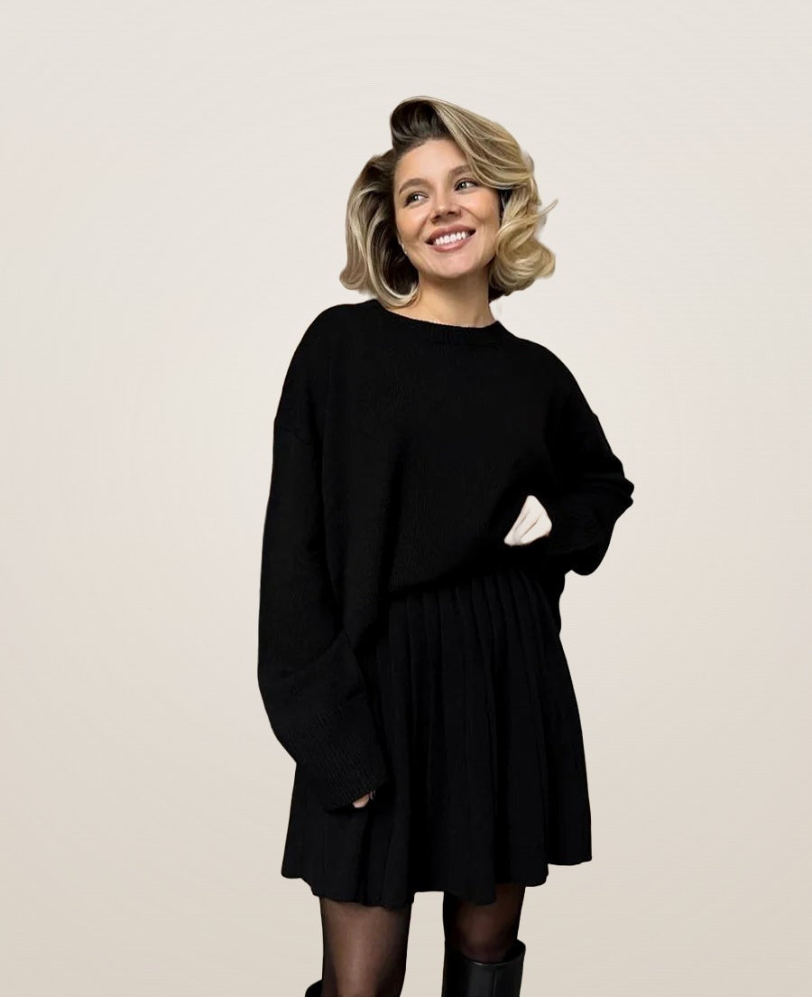 Capucine knit set in black, hand on hip