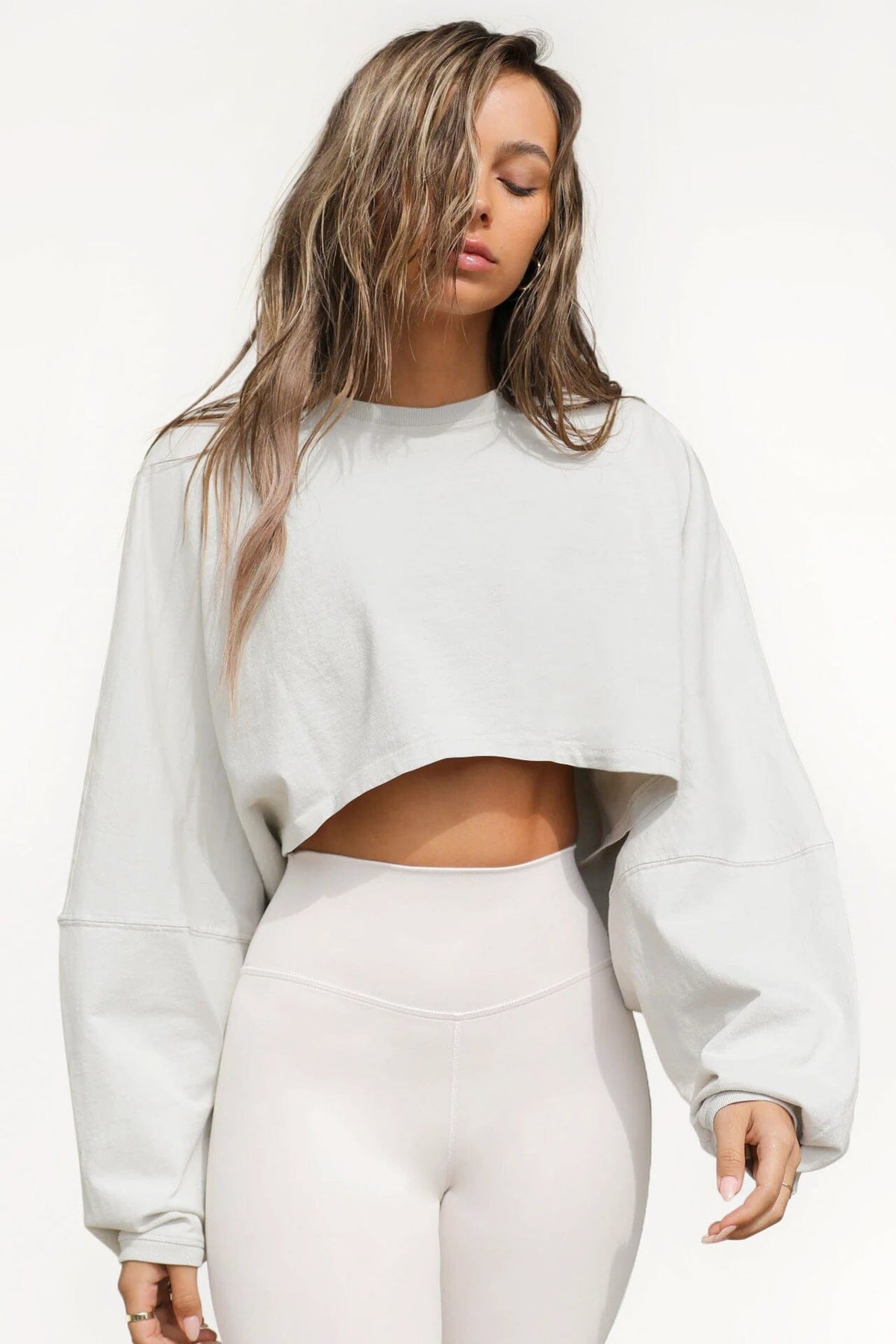 Solène round neck cropped sweatshirt with stretch, clean unadorned silhouette